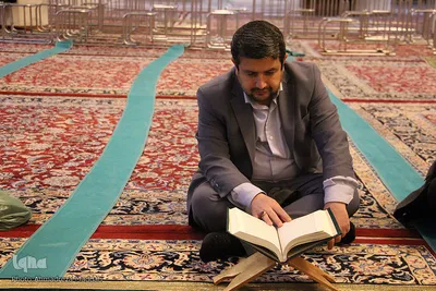 کرسی تلاوت قران کریم در حرم شاهچراغ(ع)‎‎