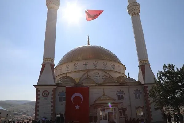 Akkuzulu Yıldırım Beyazıt Cami ibadete açıldı