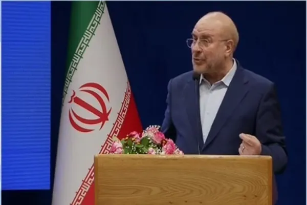 انقلاب اسلامی به دنبال پیشبرد دین و دنیای مردم با کمک جامعه است