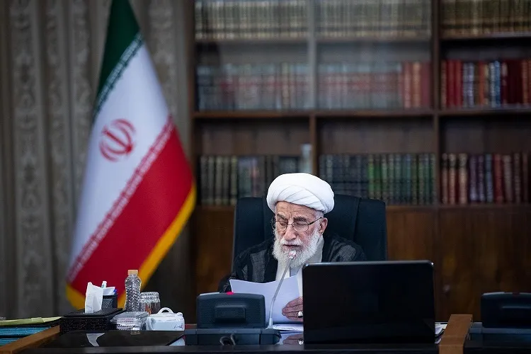 برنامه دشمن انحراف دانشگاه از مسیر خدمت به جامعه است