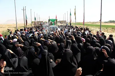 مراسم تشییع یک شهید گمنام در روستای نهاوند 