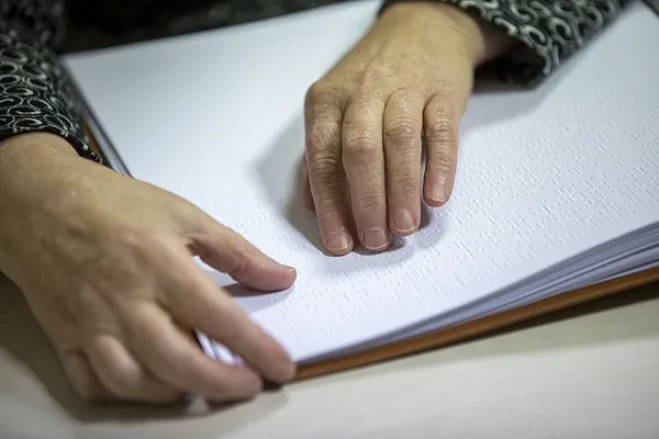 Görme engelli kursiyerler, Braille alfabesiyle Kur'an-ı Kerim'i hatmetti