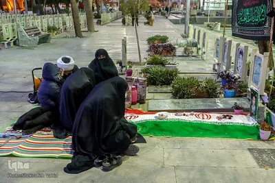 شب یلدا در گلستان شهدا