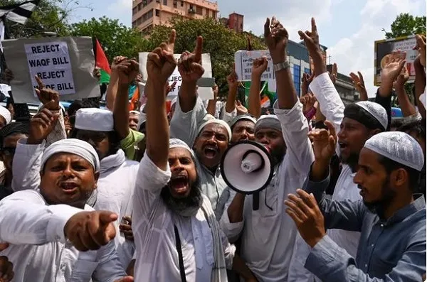 قانون جدید وقف در هند استقلال مسلمانان را تهدید می‎‌کند