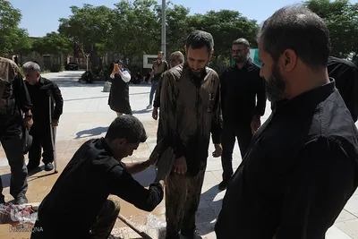 آیین گل مالی لرستانی‌ها مقیم قم در روز عاشورا

