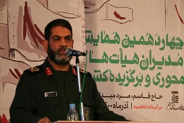 شهید سلیمانی را نباید برای جامعه دست نیافتنی معرفی کرد