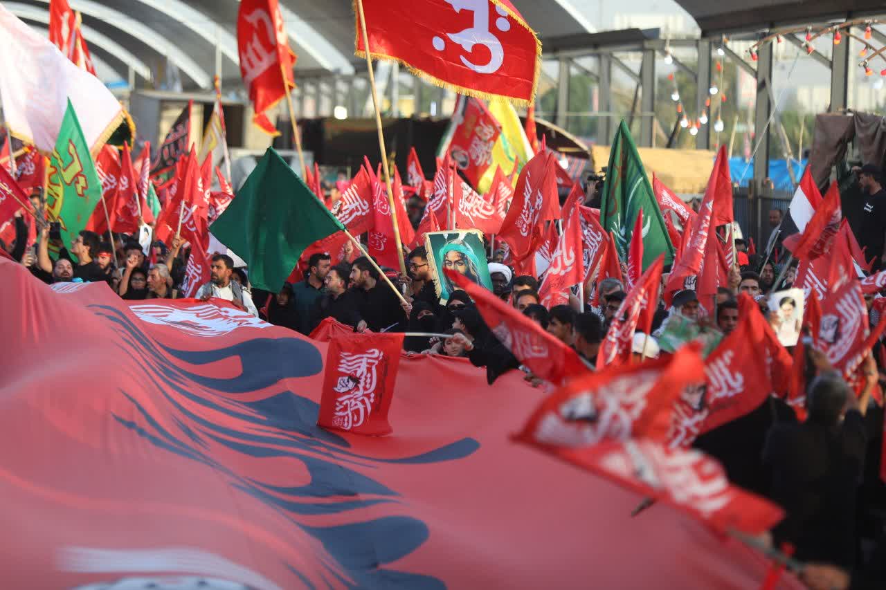 A gathering of Arbaeen pilgrims calling for avenging the blood of martyred Leader of the Islamic Revolution Ayatollah Seyed Ali Khamenei was held on the road between Najaf and Karbala, Iraq.
