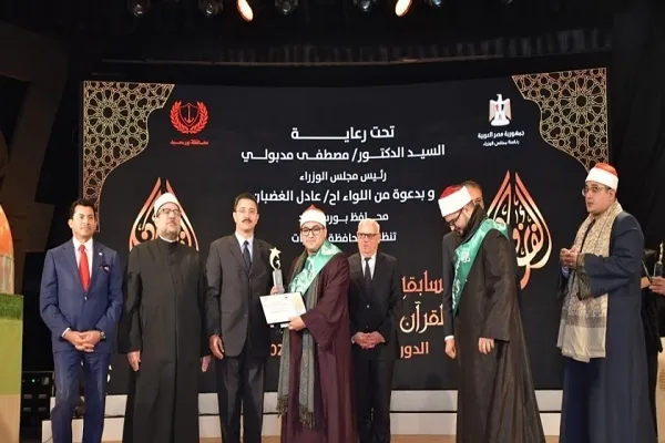 تكريم أقرب الأصوات محاكاة للشيخ الشحات محمد أنور في مصر