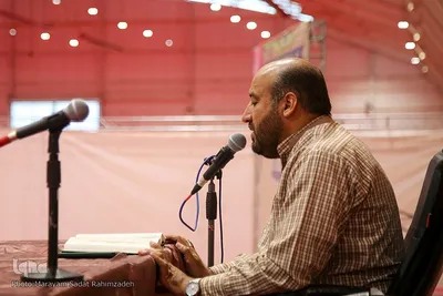 محفل جزء خوانی در نمایشگاه قرآن و عترت شیراز