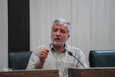نشست مسئولان مردمی فعالیت‌های قرآنی شیراز با فرماندار