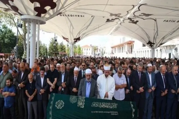 تشييع واحد من كبار علماء الامة الإسلامية بإسطنبول
