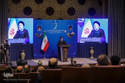 دیدار رئیس جمهور با نخبگان، علما، خانواده شهدا ،ایثار گران و جمعی از اقشار مردم
