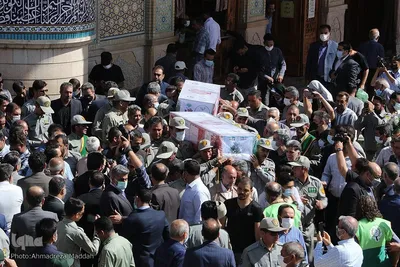 وداع شیرازی ها با محیط بانان شهید در حرم شاهچراغ(ع)‎‎