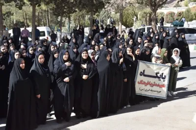 عکس | گلباران و عطر افشانی گلزار مطهر شهدای شهرستان خرم‌آباد