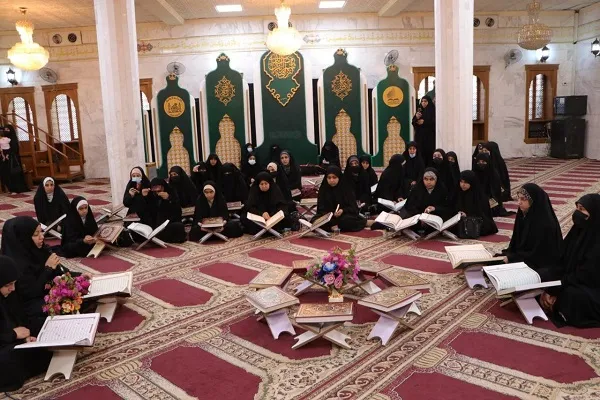 محفل انس با قرآن دختران در آستان مقدس حسینی + عکس