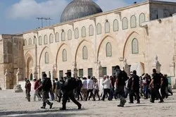 Le régime sioniste a empêché  les bus des fidèles d'atteindre Al-Aqsa