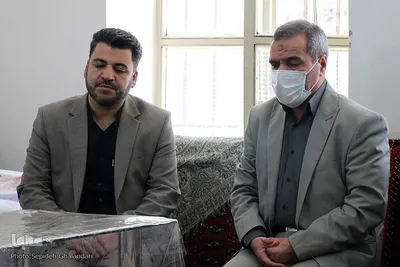 دیدار مسئولان با خانواده خبرنگار شهید محمدرضا فرهادی