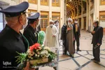 هدیه خادمان حرم شاهچراغ به زوج ها در روز ازدواج
