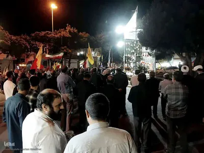 ایستاده در خیابان برای خونخواهی رهبر شهید انقلاب در اهر 