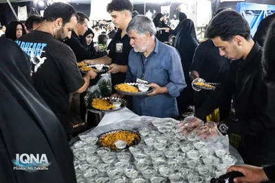 فعالیت موکب امام حسنی‌های ملایر در مسیر زائران اربعین
