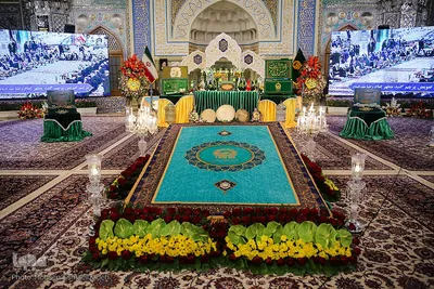 آیین تعویض پرچم گنبد حرم امام رضا(ع)
