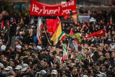 تشییع پیکر مطهر رهبر شهید در مشهد مقدس