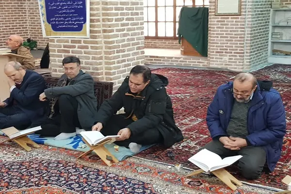 کرسی تلاوت در مسجد استاد و شاگرد تبریز