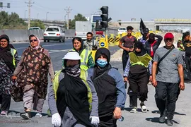 زائران پیاده امام رضا(ع)