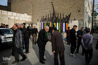 مراسم سنتی شال و پر کردن علم تاریخی طیب
