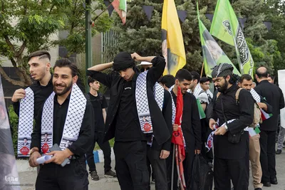 کاروان دانشگاهیان استان البرز پای پیاده در راه تشییع رهبر شهید