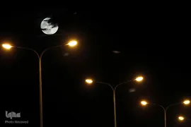 ماه، روشنای آسمان تاریک شب