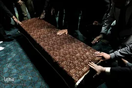  تشییع پیکر مرحوم عماد افروغ در مسجد دانشگاه تهران
