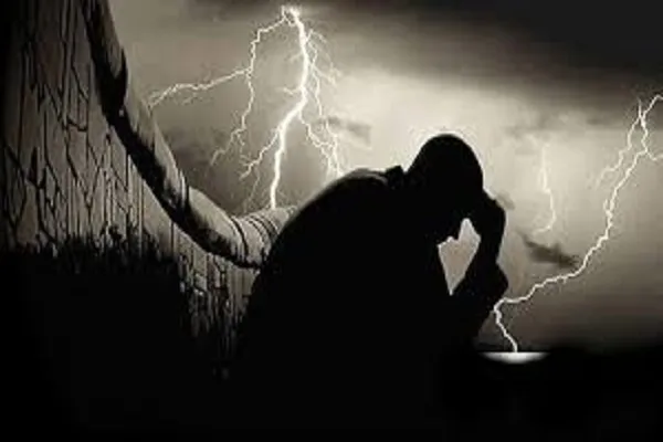 بِالإقْبالِ تُطْرَدُ النُّحُوسُ