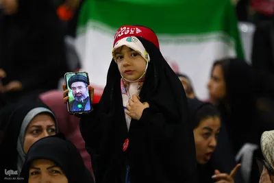 تجدید بیعت دختران و مادران اصفهانی با رهبر انقلاب در گلستان شهدا