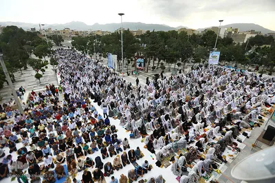 نماز عید فطر در امامزاده محمد و سکینه خاتون کرج