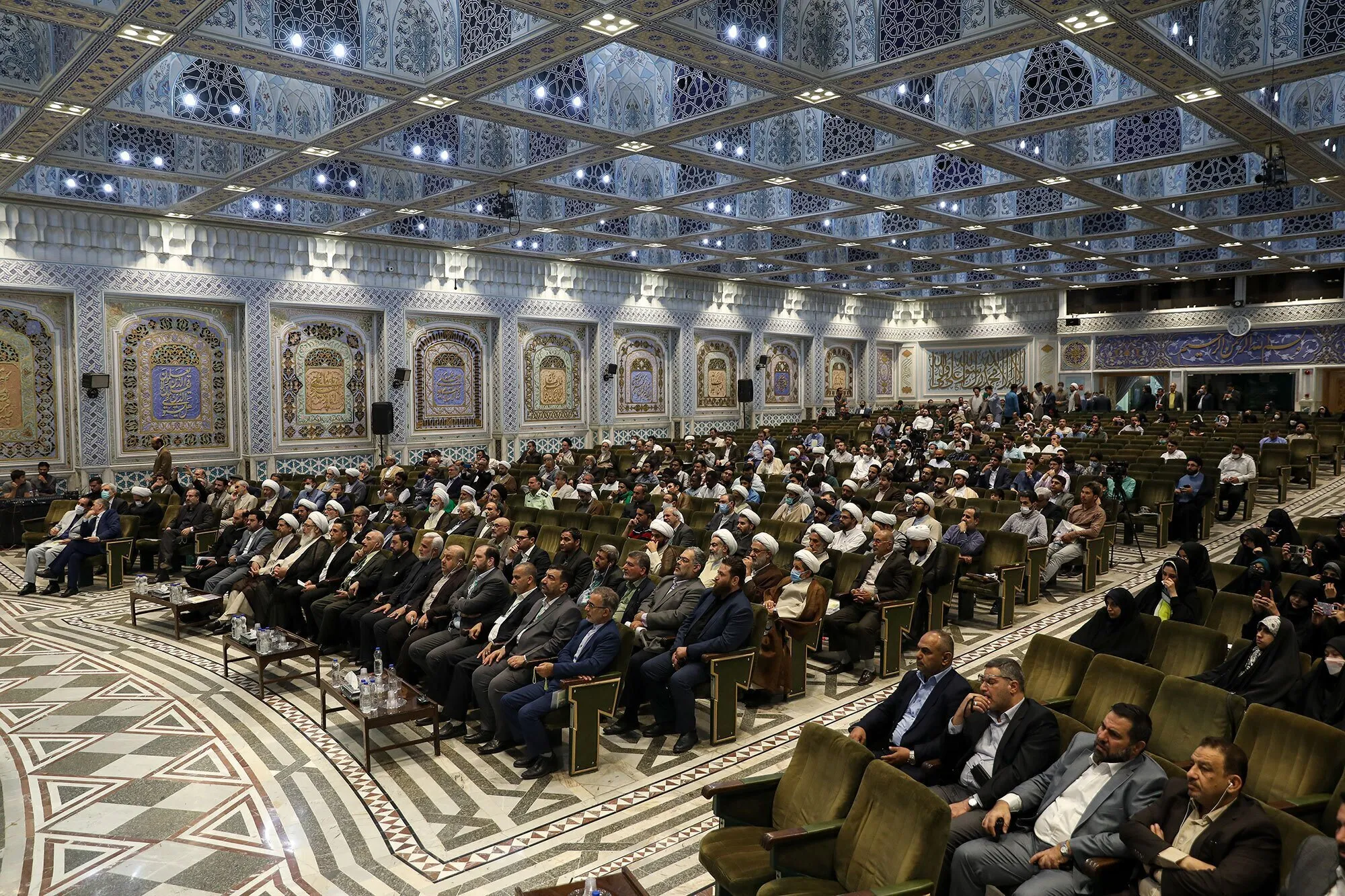 Encuentro interreligioso en el mausoleo del Imam Ridha (p) + fotos