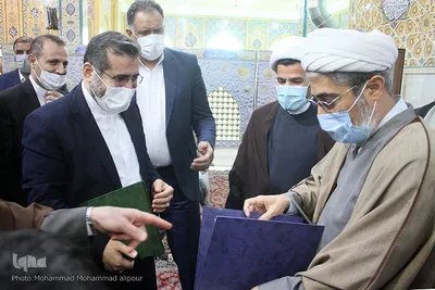 حضور وزیر ارشاد در حرم علی‌بن مهزیار اهوازی