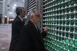 مراسم نثار تاج گل و تجدید بیعت جامعه قرآنی با آرمان‌های امام خمینی(ره) و مقام معظم رهبری