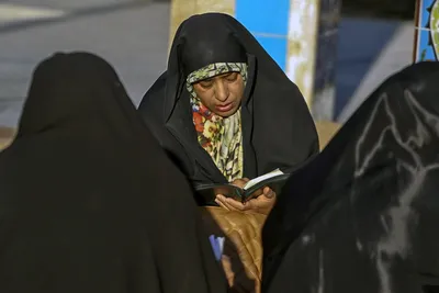 آیین جزءخوانی قرآن کریم در جوار مقبره شهدای گمنام
