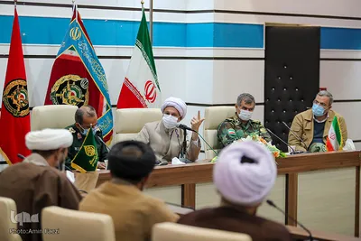 نشست صمیمانه نماینده ولی فقیه با فرماندهان ارشد نظامی و انتظامی فارس