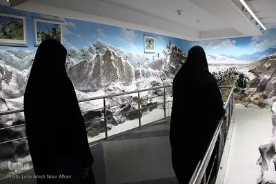بازدید شرکت کنندگان مسابقات قرآن دانش آموزی از باغ موزه دفاع مقدس
