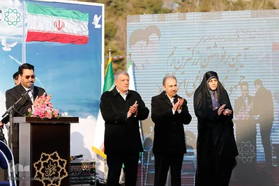 شهین دخت مولاوردی، محمدعلی نجفی و محسن هاشمی در آیین برافراشتن بزرگترین پرچم جمهوری اسلامی ایران