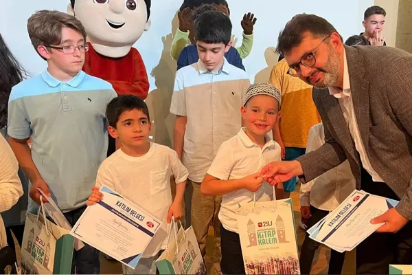 Almanya'da yüzlerce çocuk Kur'an-ı Kerim kursunu bitirdi