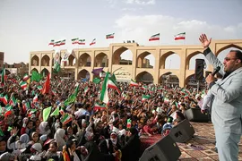 اجرای سرود «سلام فرمانده» در میدان تاریخی امیرچقماق یزد