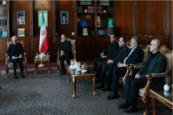 Araghchi negli incontri con i rappresentanti di Hamas, Hezbollah e del Fronte Popolare: I criminali non raggiungeranno i loro obiettivi con gli assassinii mirati