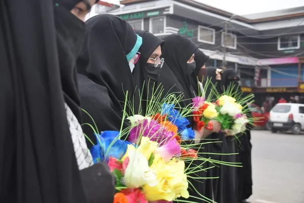 Kəşmirdə hindli hicablı qadınlara dəstək nümayiş etdirilib