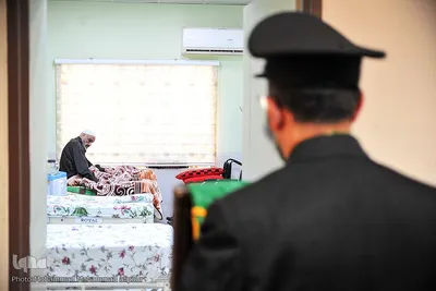 دیدار خدام رضوی با جانبازان و آتش‌نشان مجروح متروپل