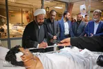 عیادت تولیت آستان حرم شاهچراغ(ع) از مجروحان حادثه تروریسی این حرم مطهر