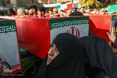 تشییع پیکرهای ۱۰۰ شهید گمنام از مقابل دانشگاه تهران