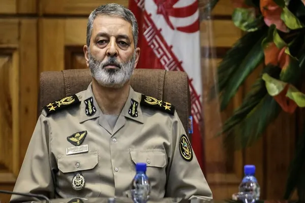 دفاع مقدس جمع چهره «اشداء علی الکفار و رحماء بینهم» انقلاب اسلامی است